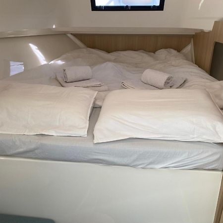 Отель Koolhouse Boat Вила-Нова-ди-Фош-Коа Экстерьер фото