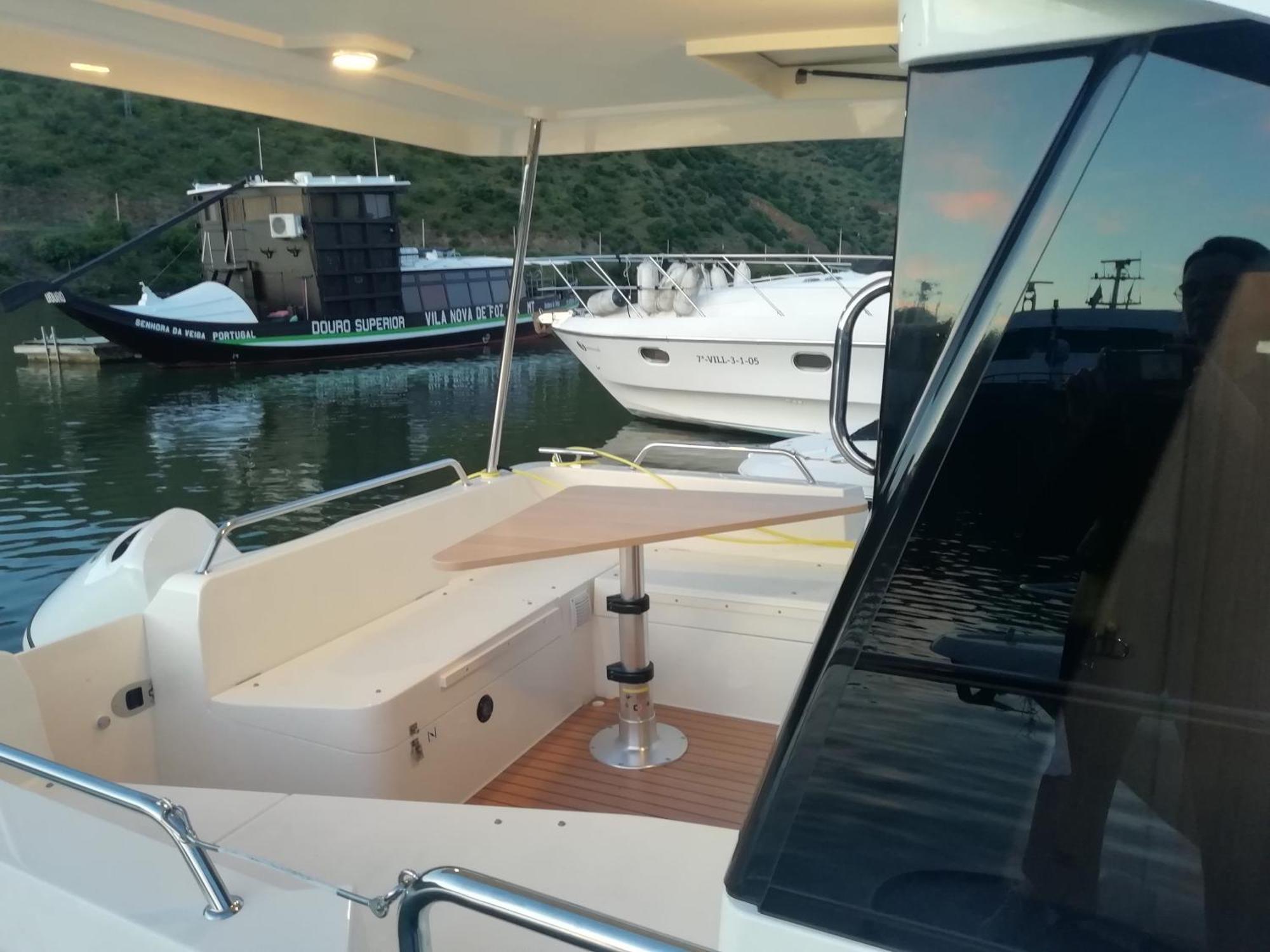 Отель Koolhouse Boat Вила-Нова-ди-Фош-Коа Экстерьер фото
