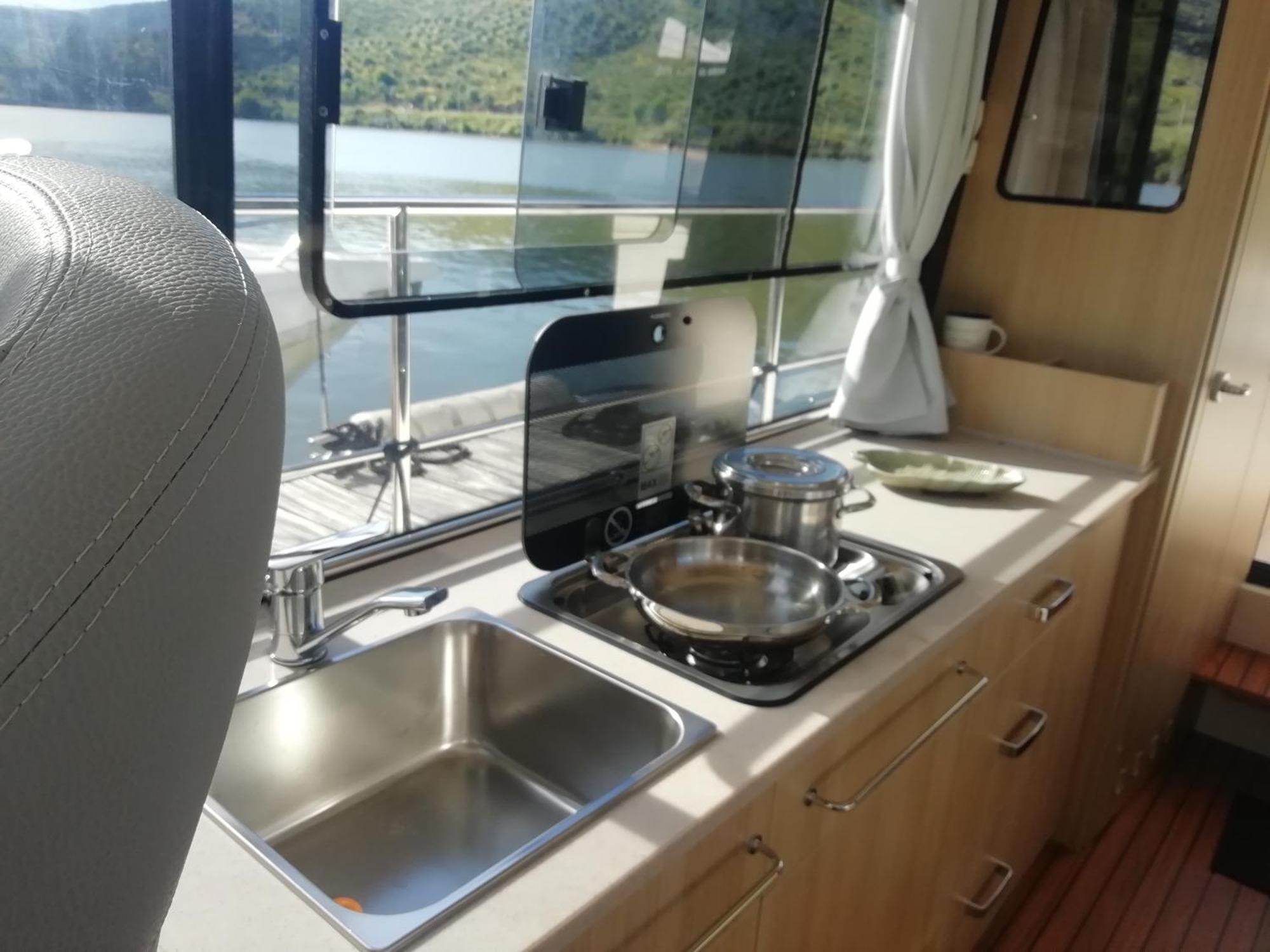 Отель Koolhouse Boat Вила-Нова-ди-Фош-Коа Экстерьер фото
