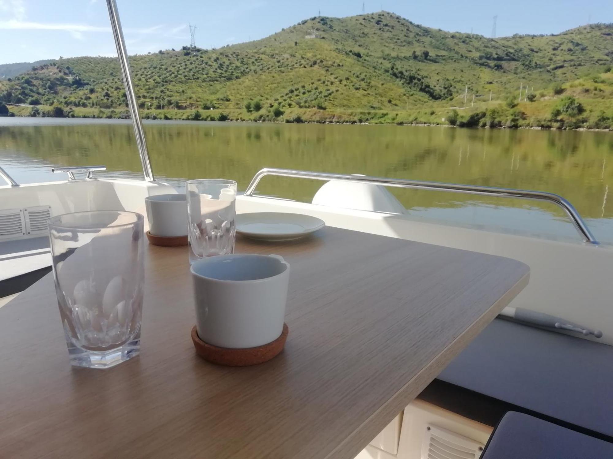 Отель Koolhouse Boat Вила-Нова-ди-Фош-Коа Экстерьер фото