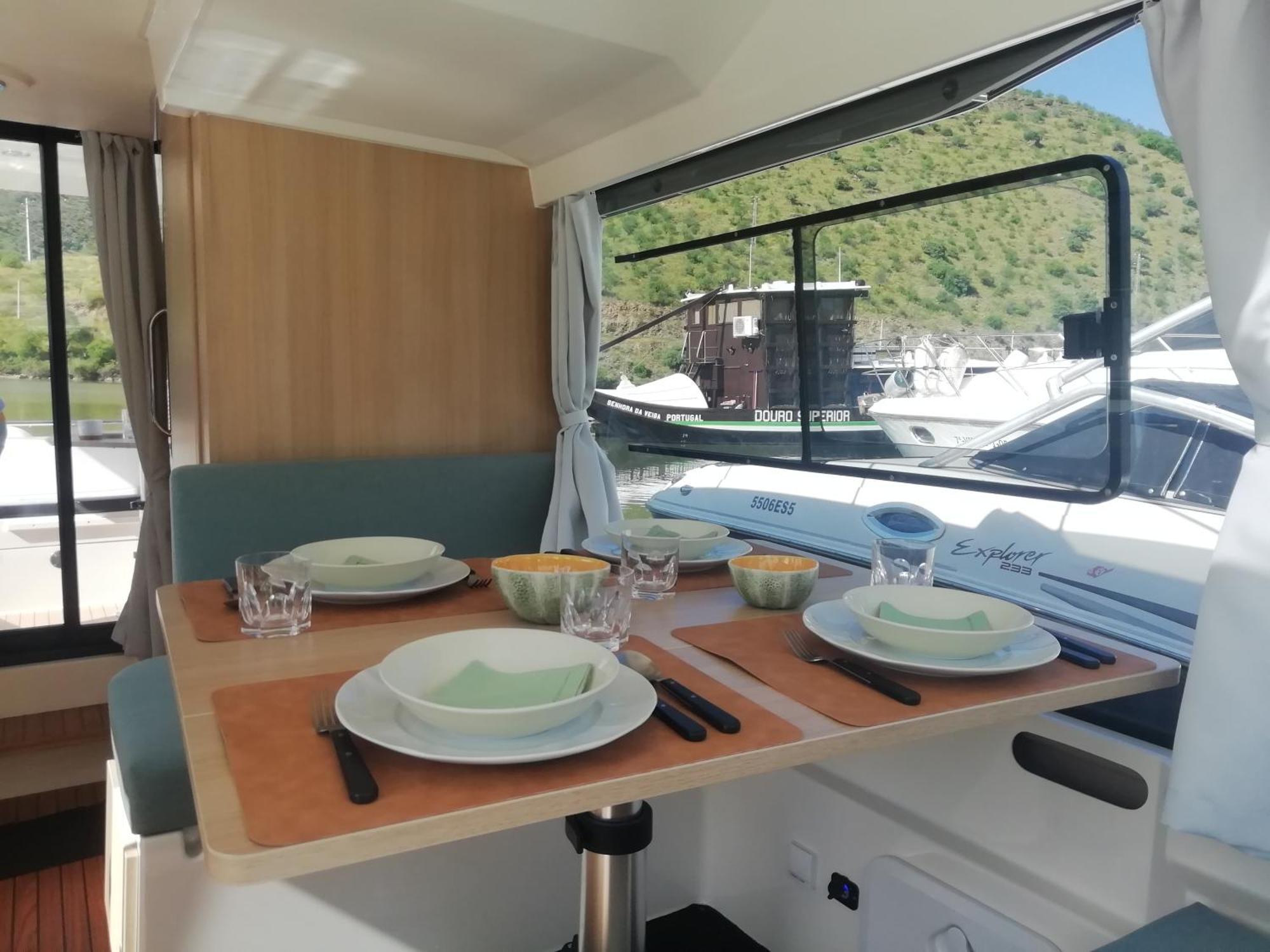 Отель Koolhouse Boat Вила-Нова-ди-Фош-Коа Экстерьер фото