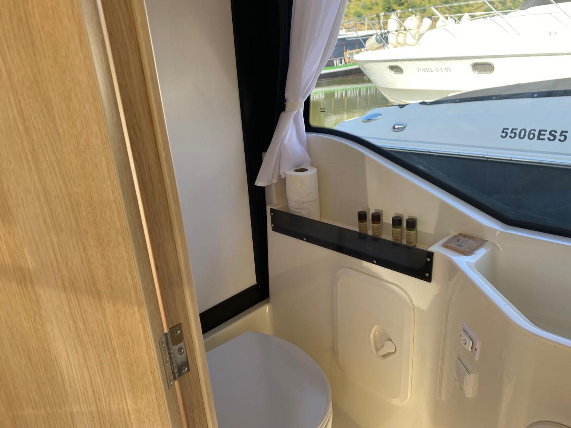 Отель Koolhouse Boat Вила-Нова-ди-Фош-Коа Экстерьер фото