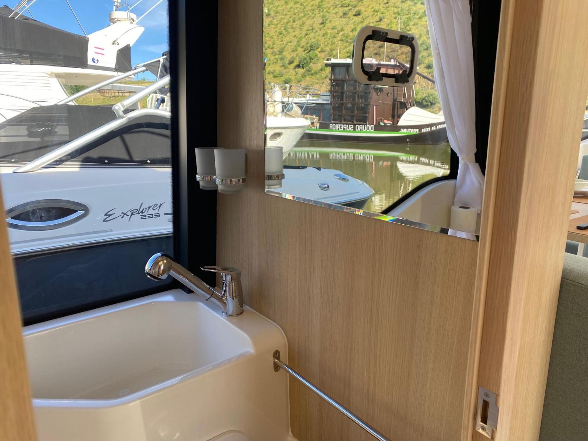 Отель Koolhouse Boat Вила-Нова-ди-Фош-Коа Экстерьер фото