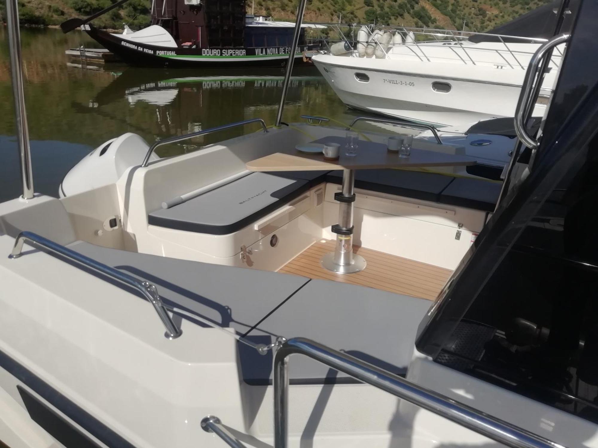 Отель Koolhouse Boat Вила-Нова-ди-Фош-Коа Экстерьер фото